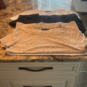 3 Simply Vera. Verawang size large. Black camel and off white.